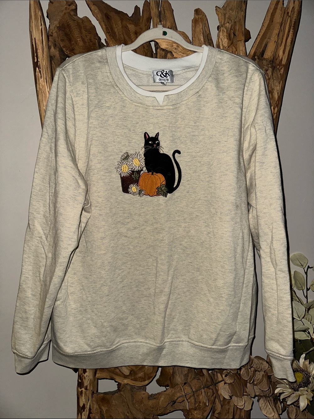 Vintage embroidered Cream Cat & Pumpkin Pullover Sweatshirt fall